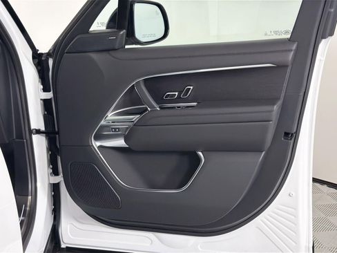 New 2026 Land Rover Range Rover Long Wheelbase SE AWD/4WD image 28