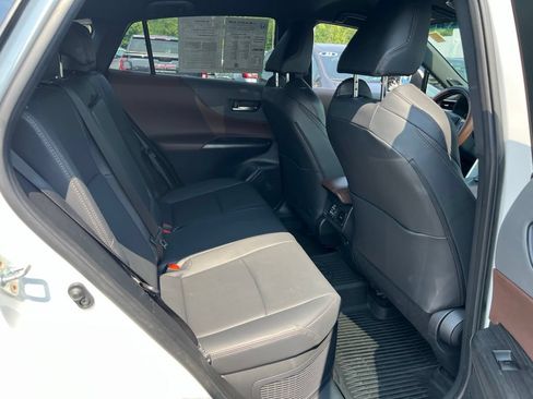 Used 2024 Toyota Venza XLE AWD/4WD image 25