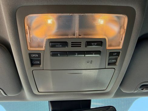 Used 2019 Toyota Highlander SE AWD/4WD image 19