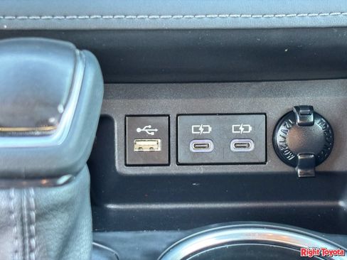 Certified 2025 Toyota Highlander LE FWD image 27