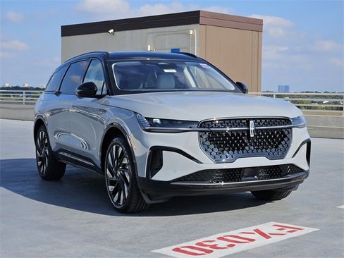 New 2026 Lincoln Nautilus Reserve image 3