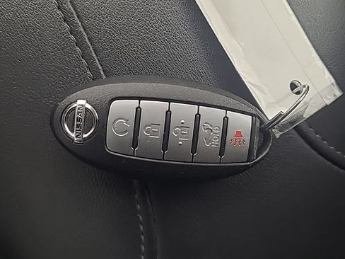 Used 2018 Nissan Rogue SV AWD/4WD image 26