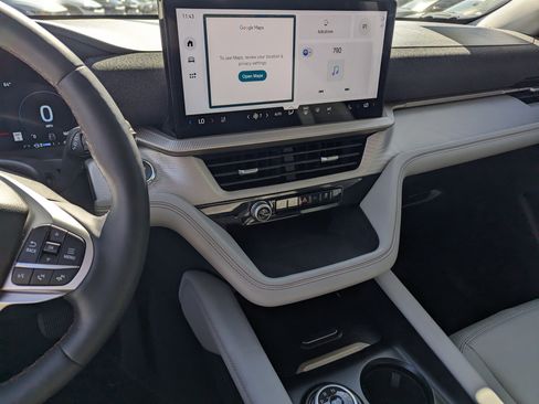 Used 2025 Ford Explorer Active w/ Active Comfort Package image 10