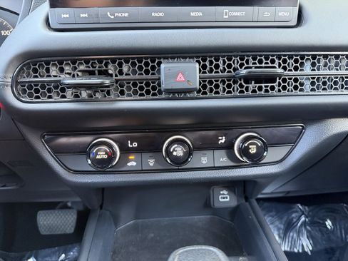 Used 2025 Honda HR-V LX image 24