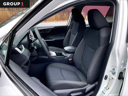 Used 2023 Toyota RAV4 LE image 9