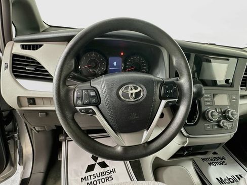 Used 2015 Toyota Sienna LE FWD image 12
