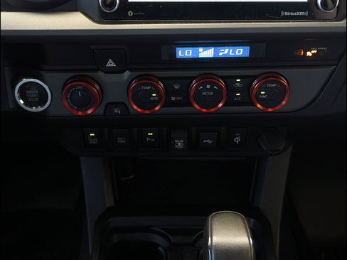 Used 2024 Nissan Frontier S w/ Technology Package AWD/4WD image 30