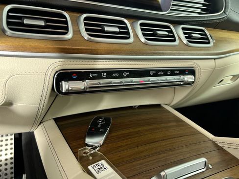 Used 2024 Mercedes-Benz GLS 450 4MATIC image 24