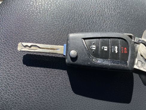 Used 2021 Toyota Camry SE image 38