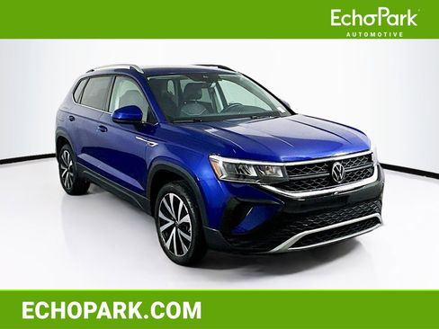 Used 2024 Volkswagen Taos SE image 1