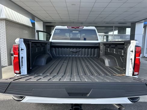 Used 2024 Chevrolet Silverado 2500 LT AWD/4WD image 24