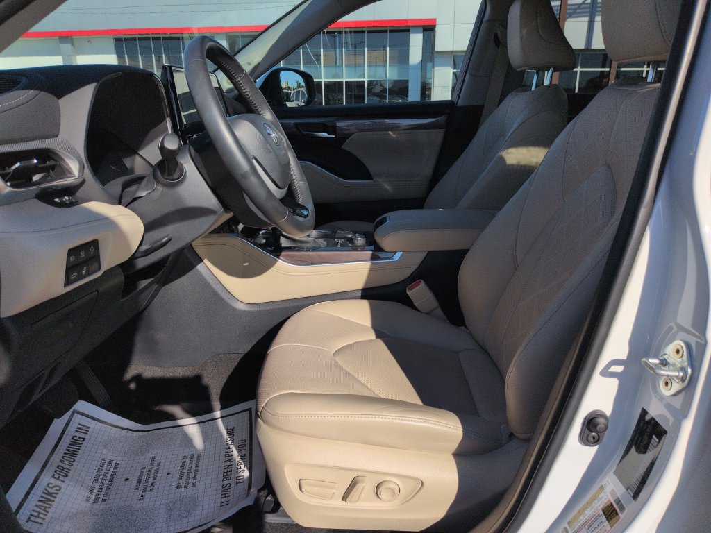 Used 2024 Toyota Highlander Platinum AWD/4WD image 9