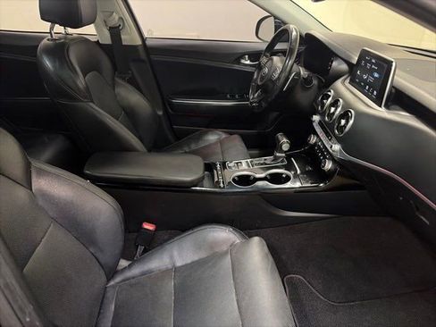 Used 2018 Kia Stinger Premium image 34