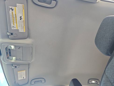 Used 2023 Chevrolet Equinox LT image 30