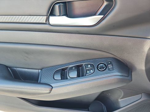 Used 2025 Nissan Altima 2.5 SV image 31