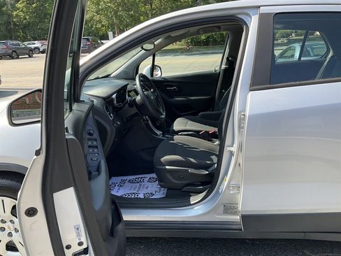 Used 2018 Chevrolet Trax LS image 14