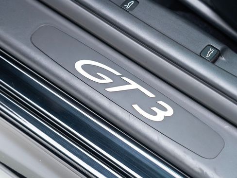 Used 2004 Porsche 911 GT3 RWD image 15