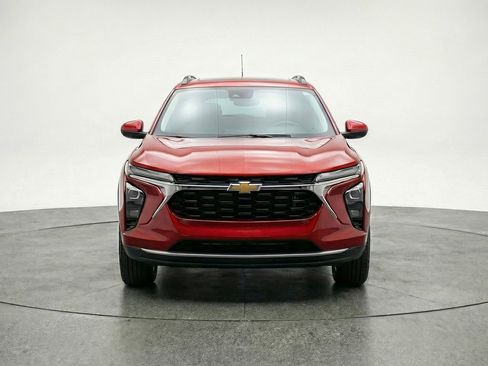 Used 2025 Chevrolet Trax LT image 1