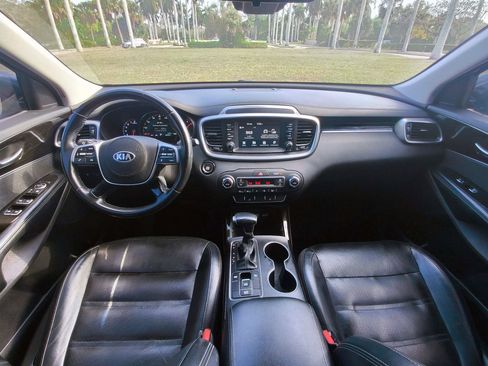 Used 2019 Kia Sorento EX FWD image 24
