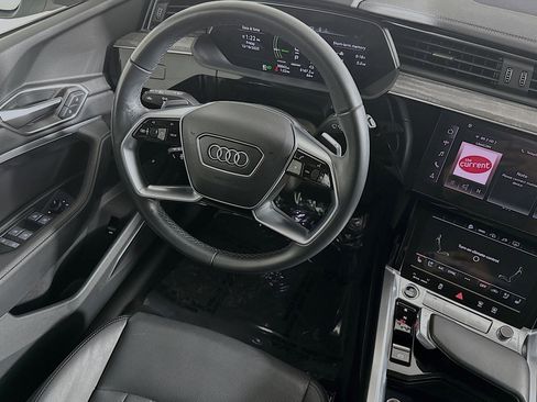 Used 2024 Audi Q8 e-tron Premium Plus w/ Premium Plus Package image 6