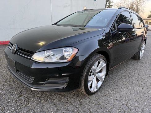 Used 2017 Volkswagen Golf S image 8