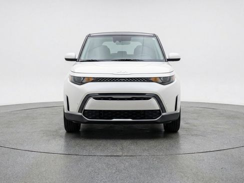 Used 2025 Kia Soul LX w/ LX Technology Package FWD image 2
