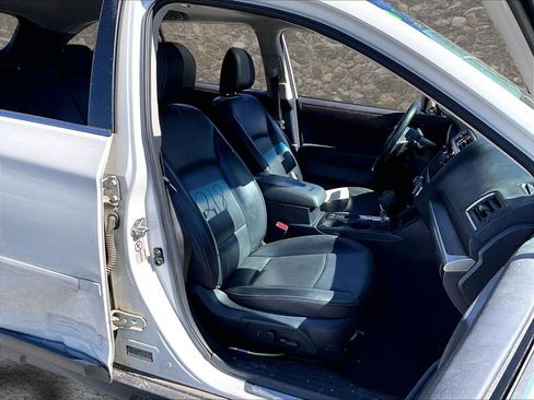 Used 2017 Subaru Outback 3.6R Limited image 6