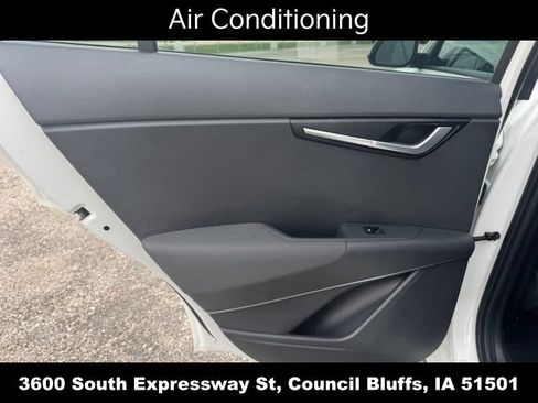 Used 2023 Kia Niro EX FWD image 12