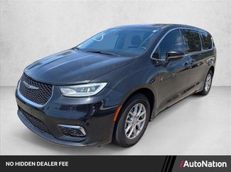 Used 2023 Chrysler Pacifica Touring-L FWD video 1