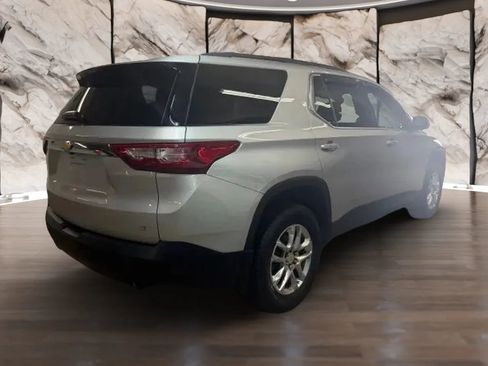 Used 2020 Chevrolet Traverse LT FWD image 5