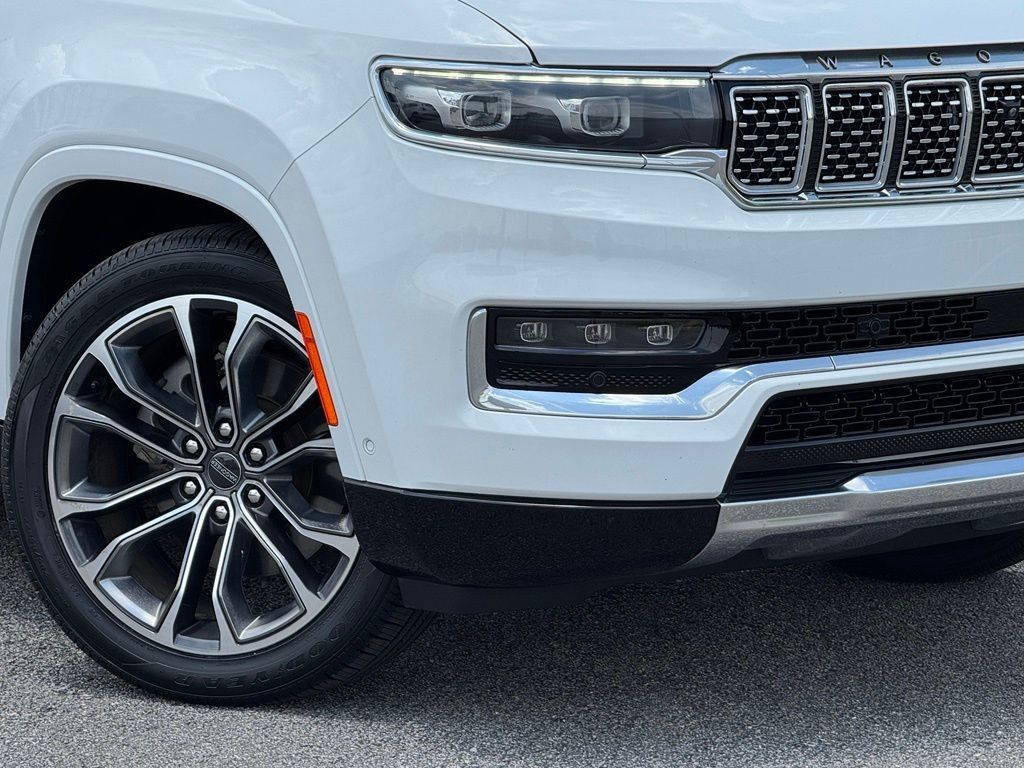 Used 2023 Jeep Grand Wagoneer Series III AWD/4WD image 13