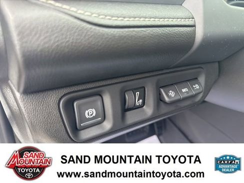 Used 2021 GMC Acadia SLT w/ Technology Package image 14