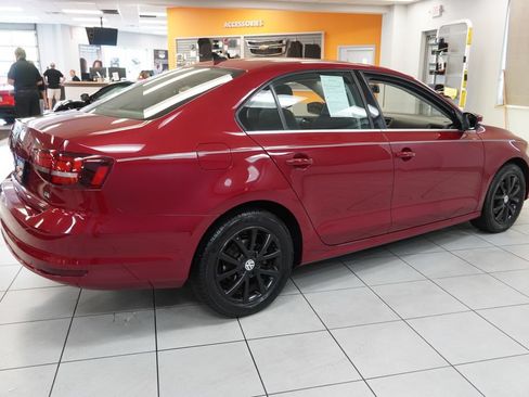 Used 2017 Volkswagen Jetta SE FWD image 12