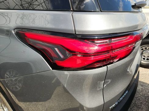 Used 2023 Chevrolet Traverse LS w/ Safety Package FWD image 6