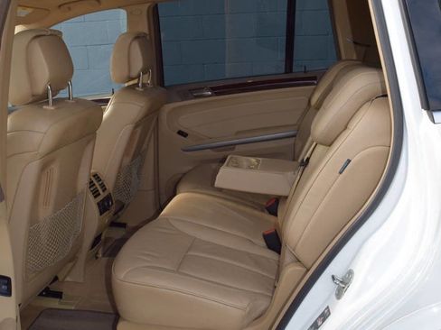 Used 2011 Mercedes-Benz GL 550 4MATIC image 42