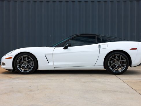 Used 2012 Chevrolet Corvette Coupe w/ 2LT Preferred Equipment Group image 4