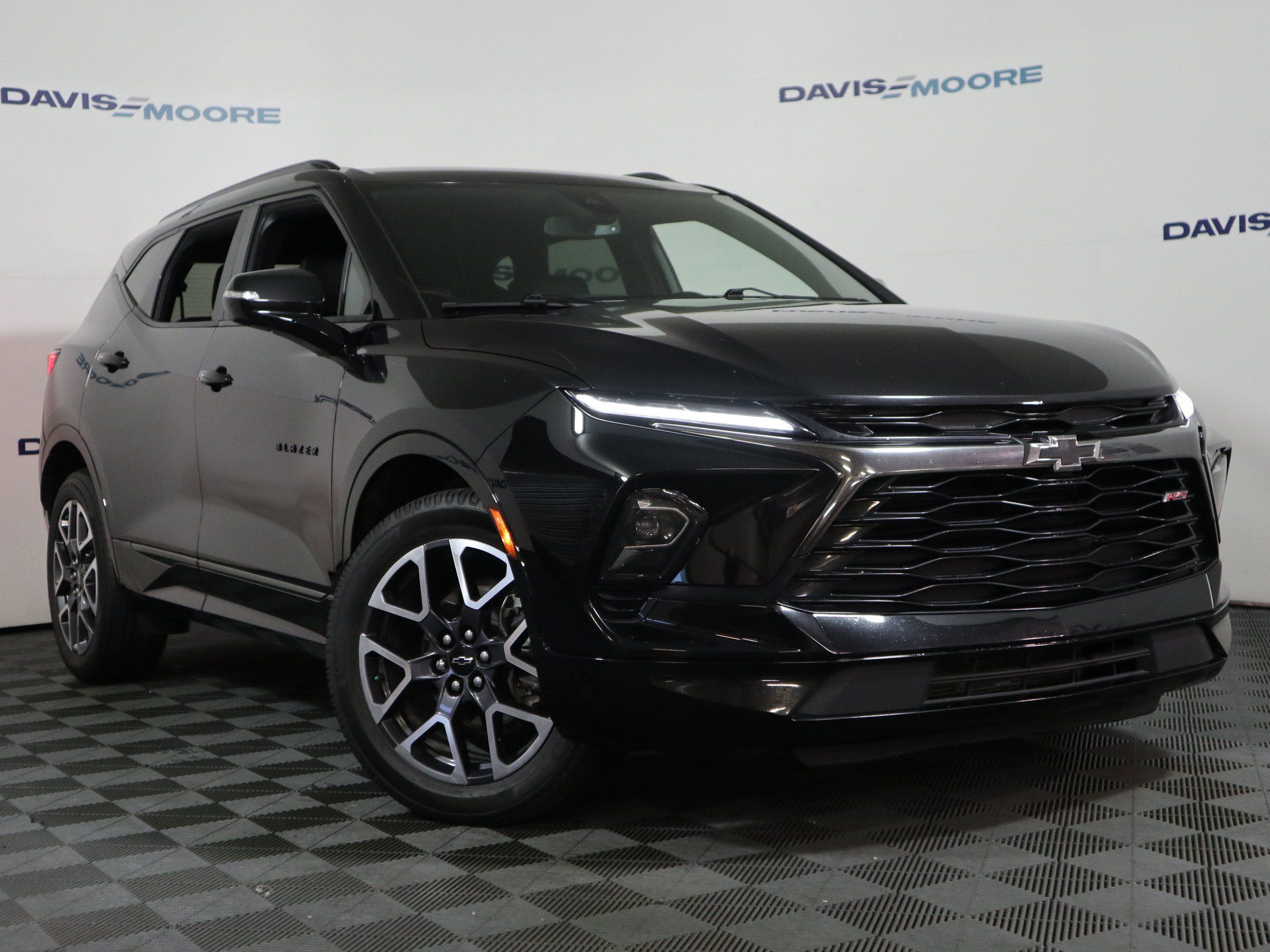 Used 2025 Chevrolet Blazer RS FWD image 2