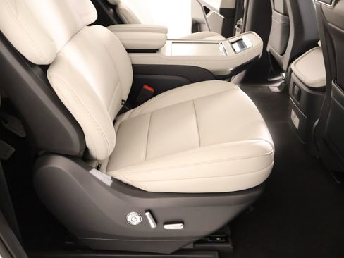 New 2026 Lincoln Navigator L Reserve AWD/4WD image 16