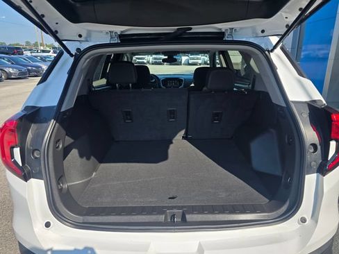 Used 2023 GMC Terrain SLE w/ LPO, Floor Liner Package AWD/4WD image 38