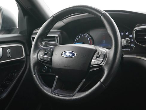 Used 2020 Ford Explorer XLT w/ Equipment Group 202A AWD/4WD image 15