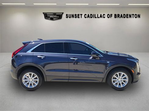 Certified 2022 Cadillac XT4 Luxury w/ Driver Awareness Package image 3