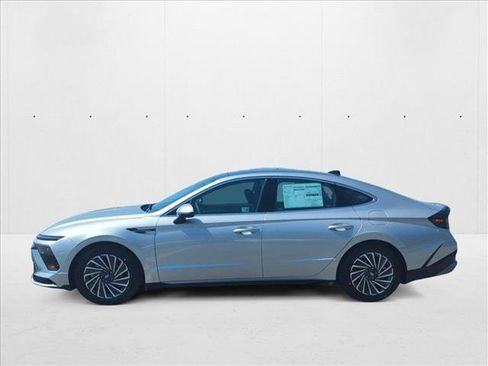 New 2025 Hyundai Sonata Limited FWD image 5