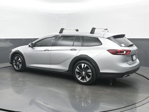 Used 2019 Buick Regal Essence w/ Driver Confidence Package I AWD/4WD image 3