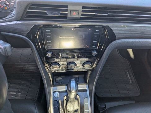 Used 2020 Volkswagen Passat 2.0T R-Line image 17