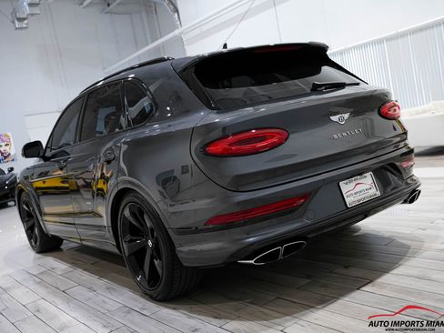 Used 2021 Bentley Bentayga image 17