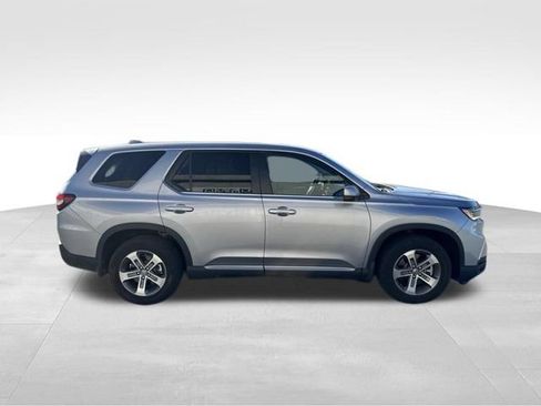 Used 2025 Honda Pilot EX-L image 10