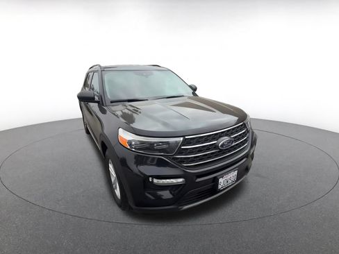 Used 2024 Ford Explorer XLT w/ Equipment Group 202A AWD/4WD image 3