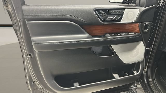 Used 2019 Lincoln Navigator L Reserve AWD/4WD image 8
