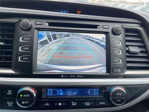 Used 2018 Toyota Highlander XLE image 14
