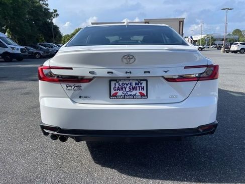 Used 2025 Toyota Camry SE FWD image 6